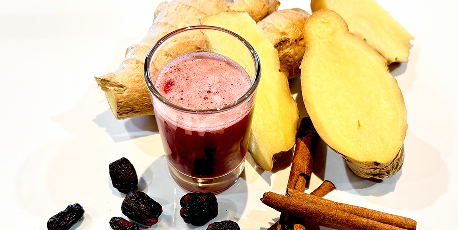 Chupito de jengibre, bayas y canela